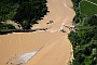 zdjęcie lotnicze - powódź 2010, zerwany most w Nowym Sączu: zdjęcie małe 